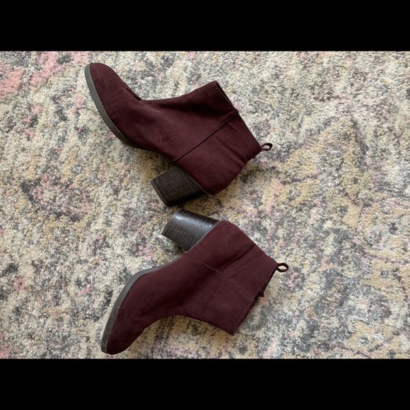 Old Navy Maroon Block Heel Bootie - Picture 3 of 4
